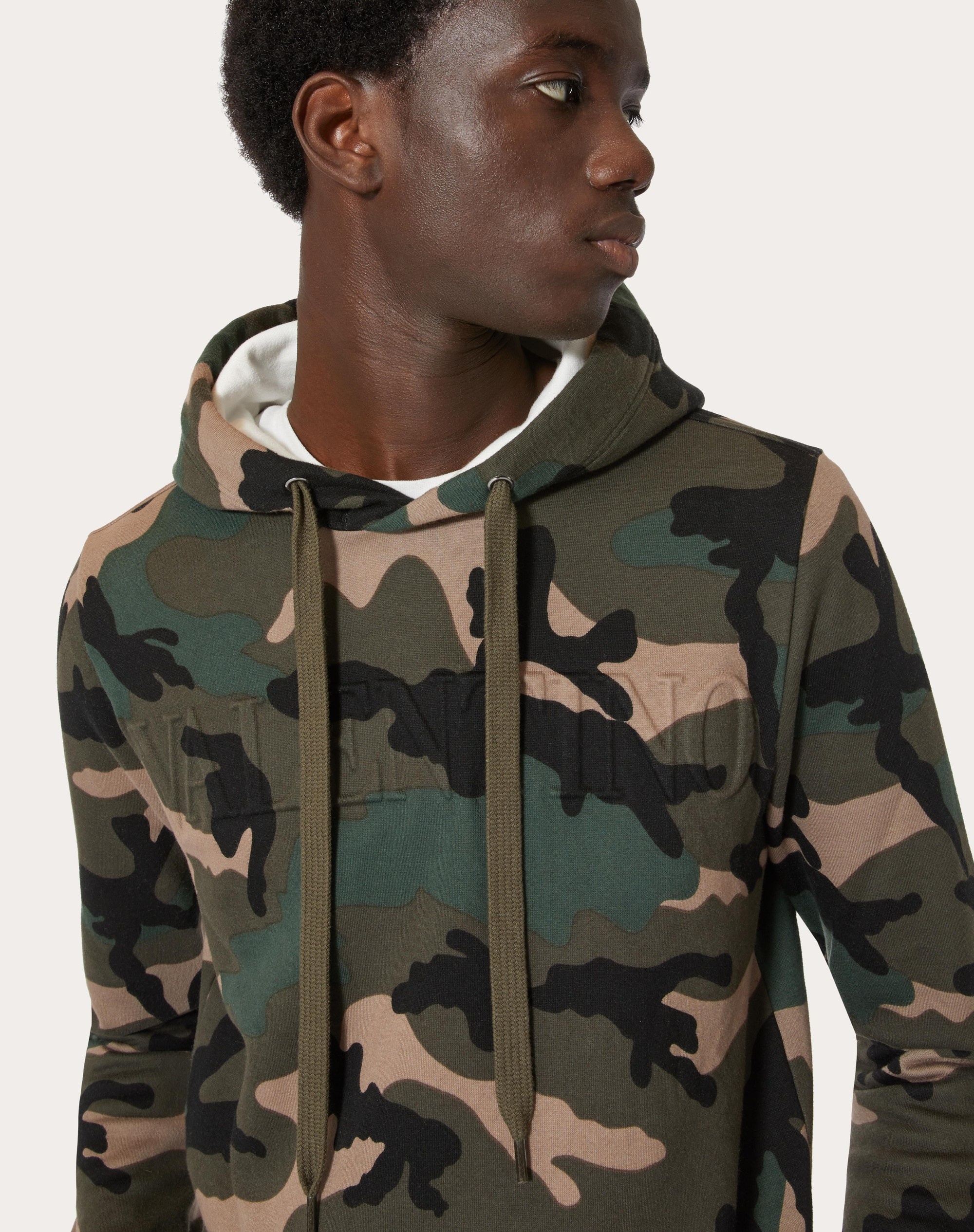 SWEATSHIRT WITH CAMOUFLAGE PRINT AND VALENTINO EMBOSSED - 5