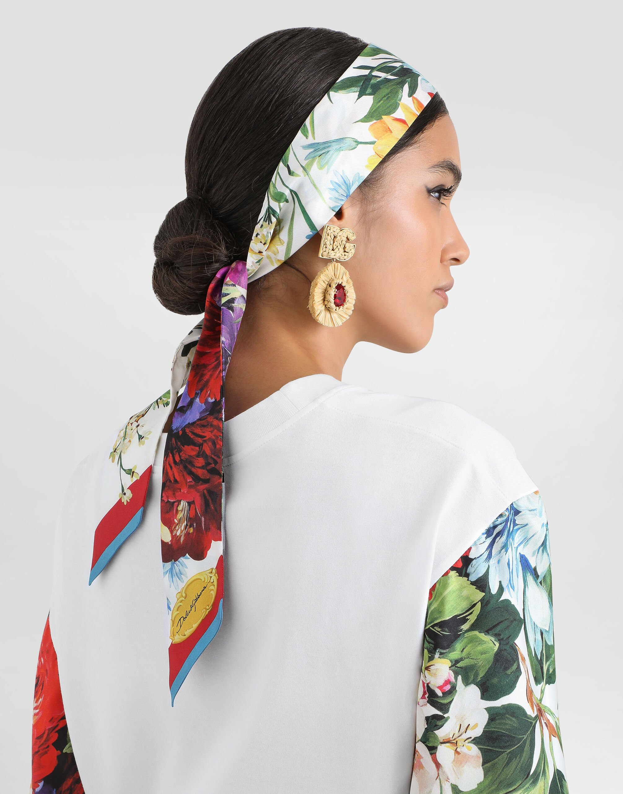Short-sleeved t-shirt with foulard - 5