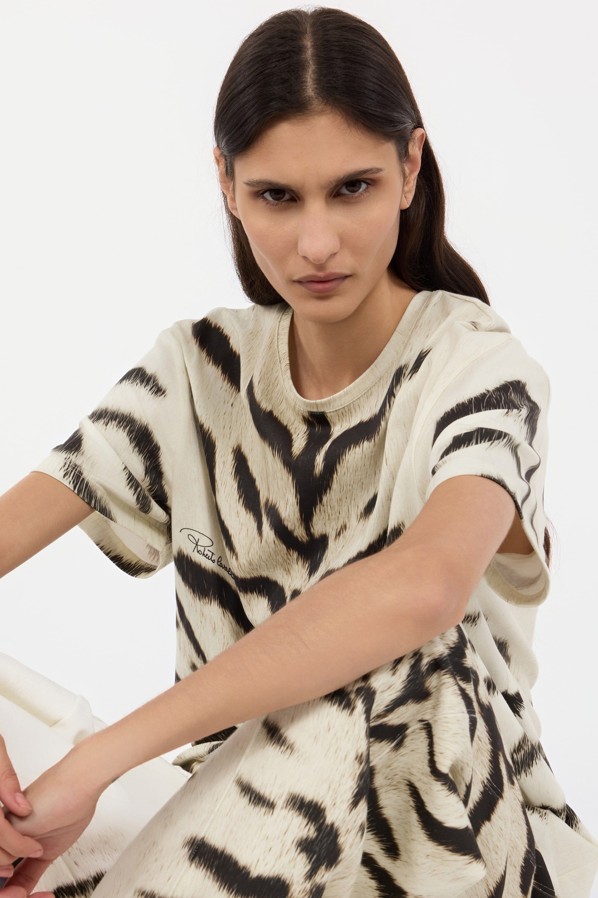 Woman Oversized T-Shirt With White Tigresse OGAT X Roberto Cavalli Print - 2