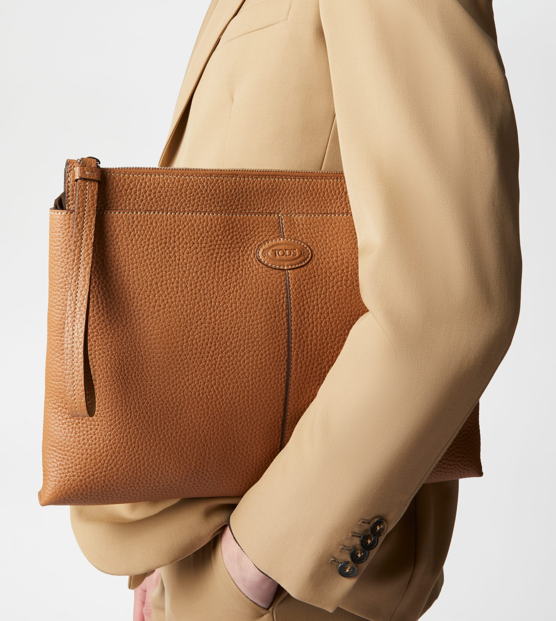 DOCUMENT HOLDER POUCH IN LEATHER MEDIUM - BROWN - 3