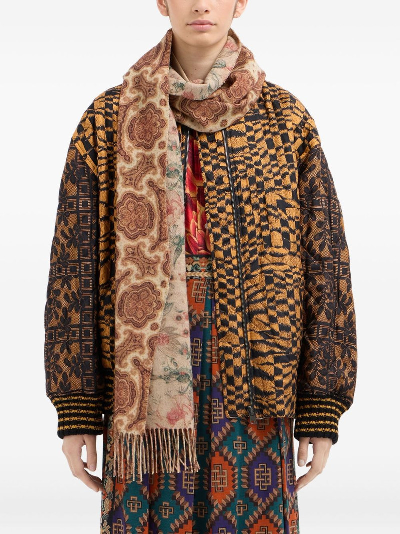 geometric-pattern fringed-edges scarf 3