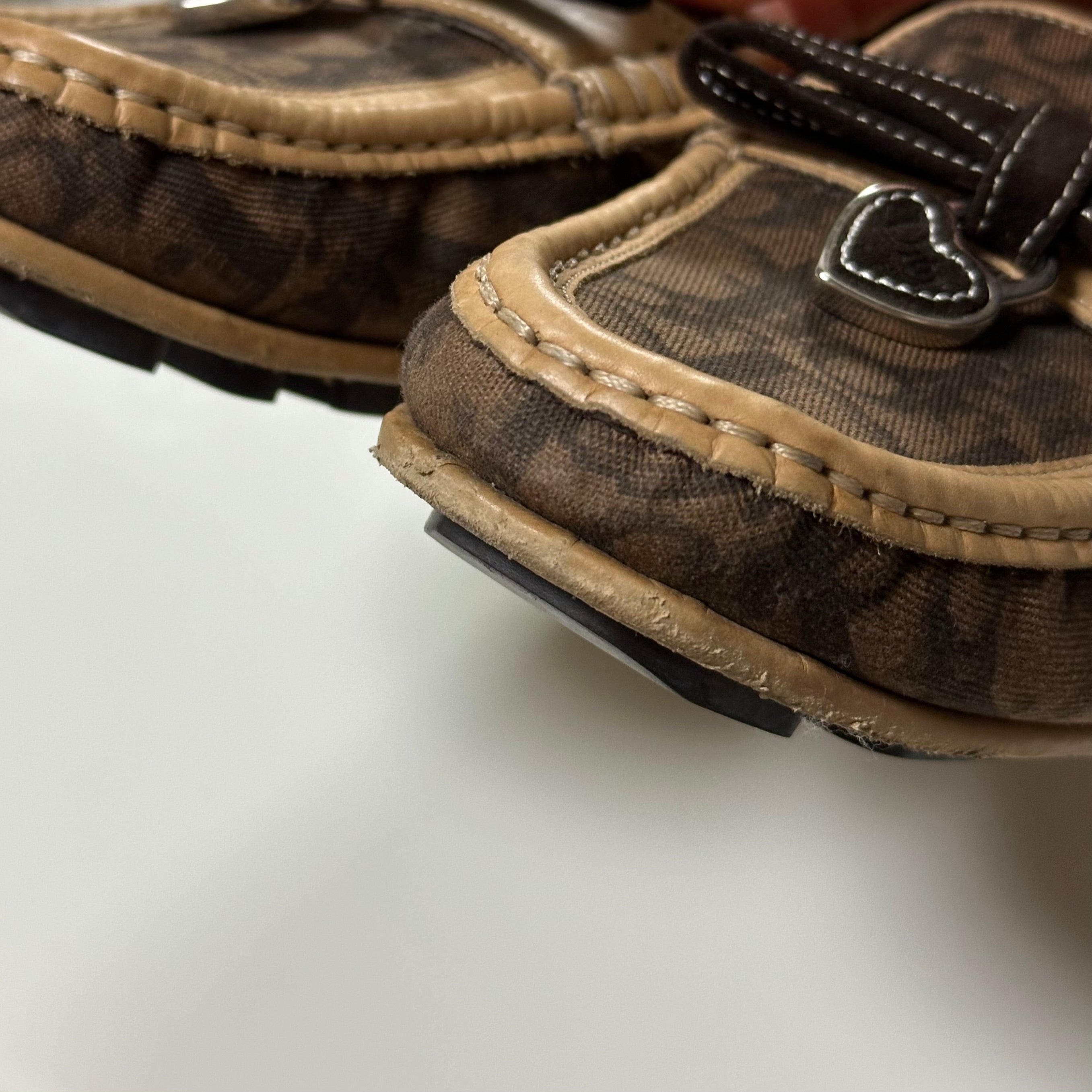 CHRISTIAN DIOR Fall Winter 2006 Romantique Trotter Loafers - 7
