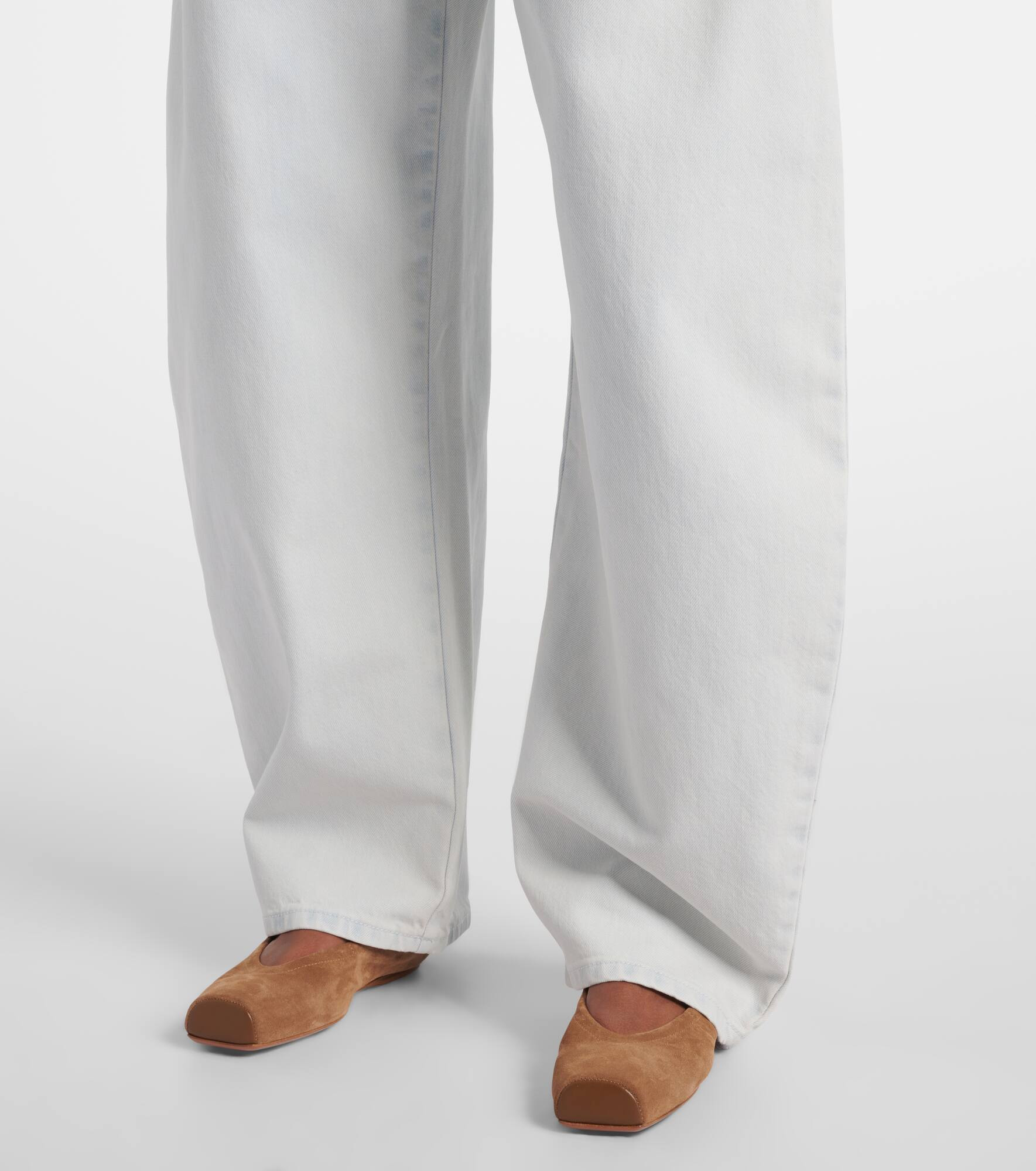 Low-rise barrel-leg jeans - 6
