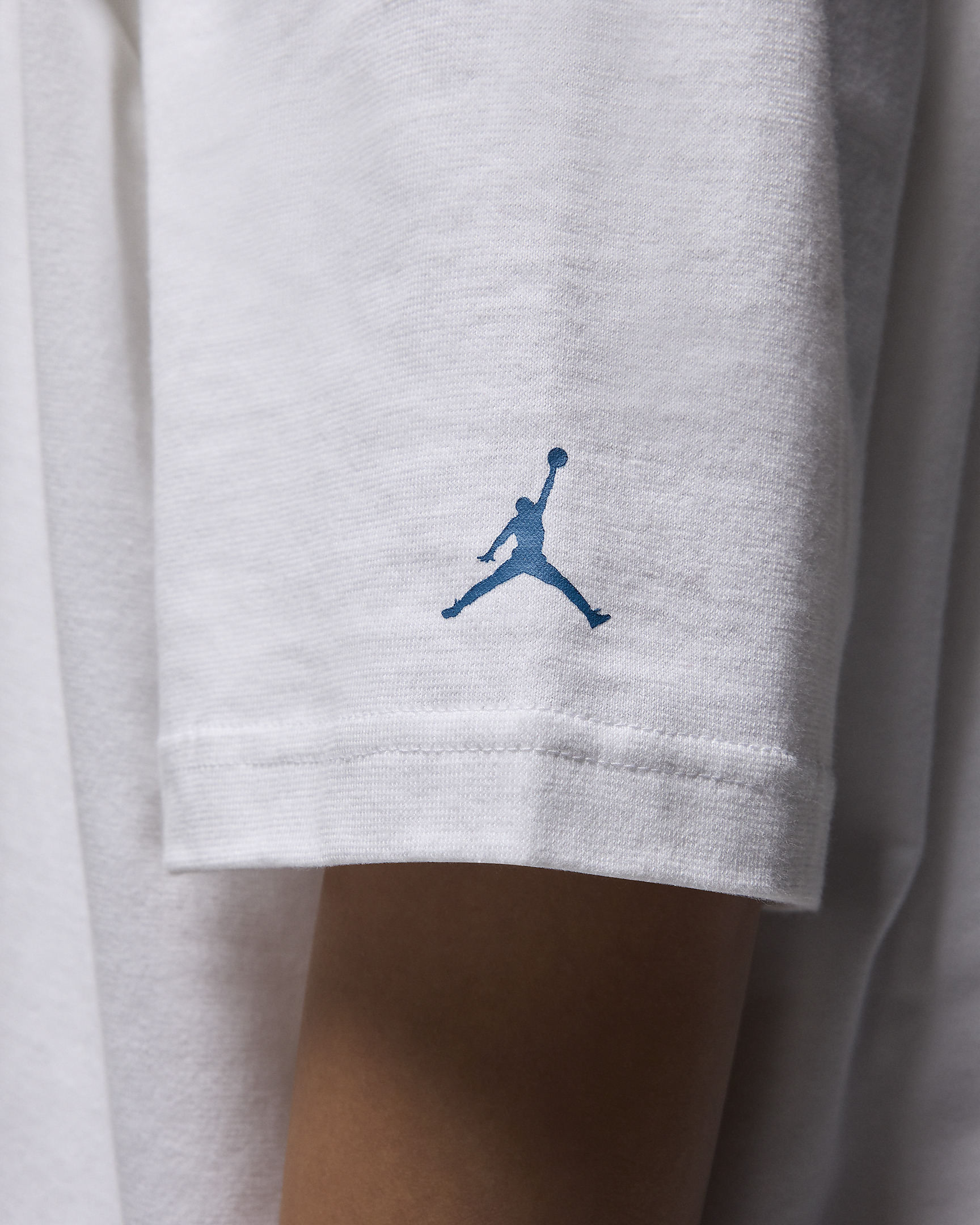 Jordan Women's Oversized Graphic T-Shirt - 4