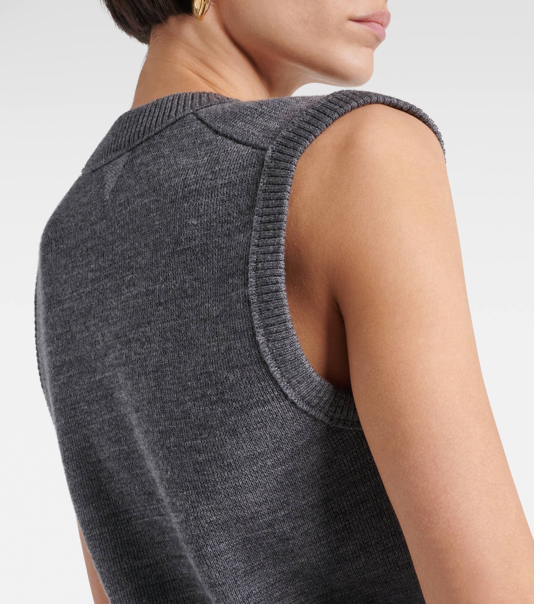 Wool sweater vest - 5