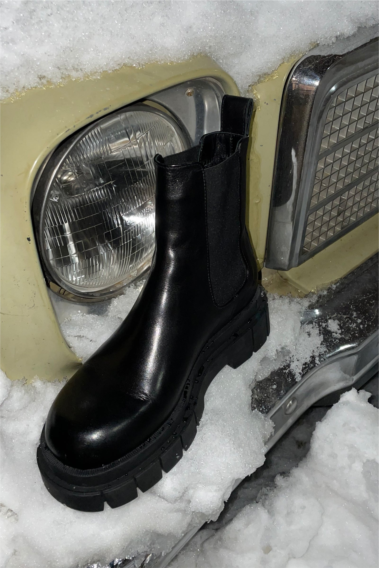STORM shearling-lined (R) Leather Chelsea boot for women - 7