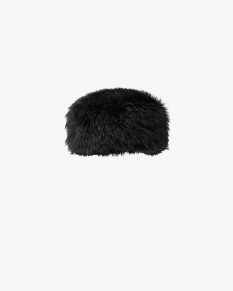 PILLBOX HAT IN SHEARLING 1