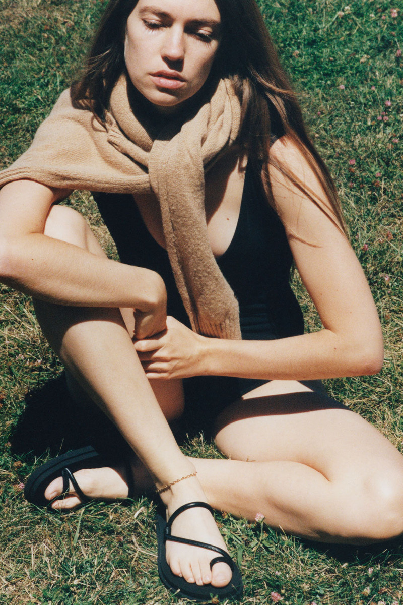 Emme Parsons BARI POOL SLIDE IN BLACK NAPPA AND RUBBER outlook