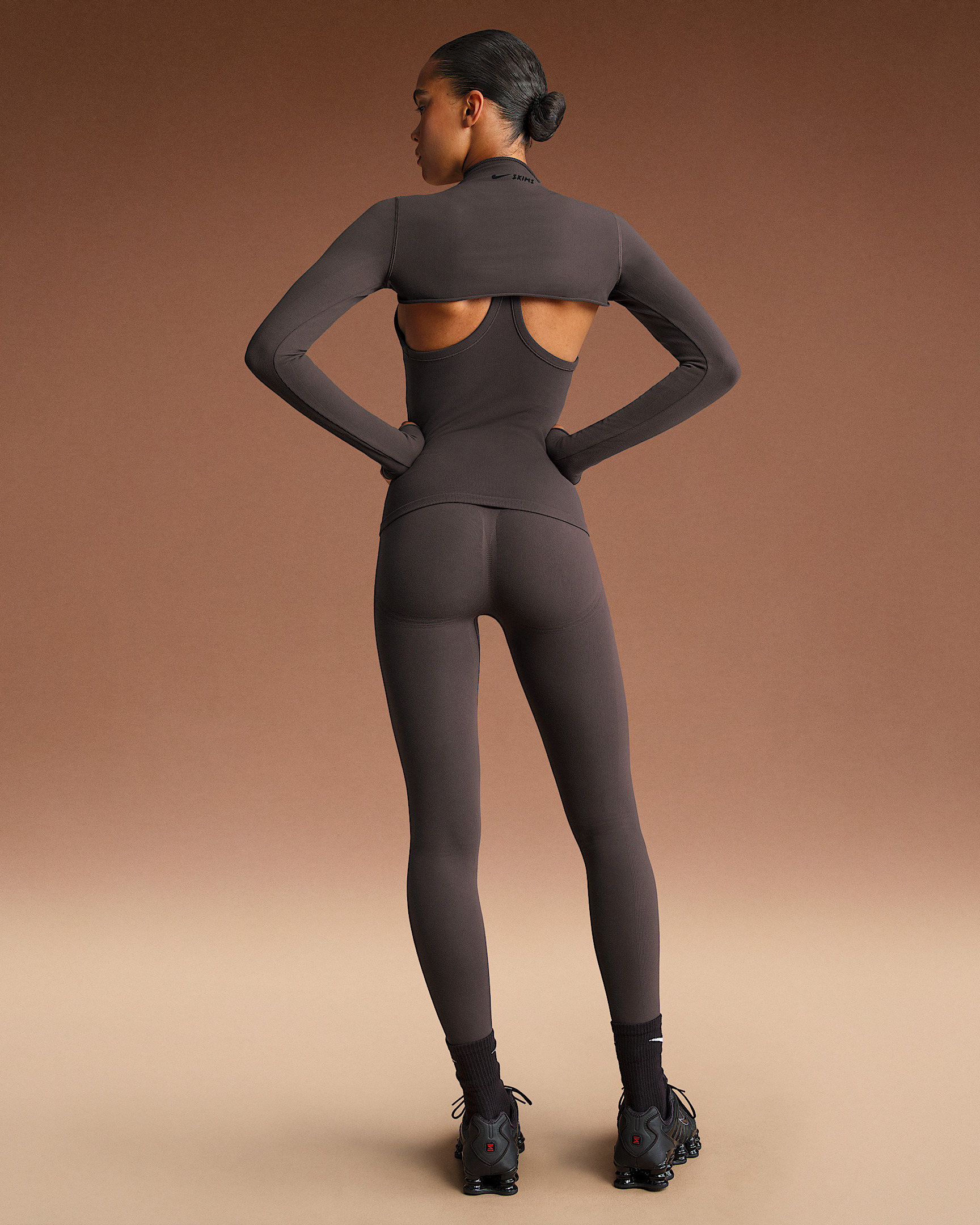 NikeSKIMS Vintage Seamless Women's Long-Sleeve Shrug - 5