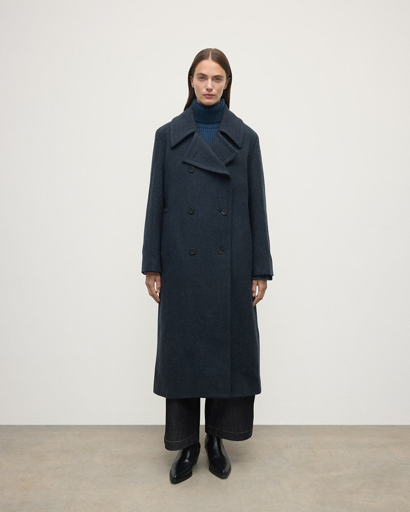 Johnstons of Elgin The Great Coat in Green outlook
