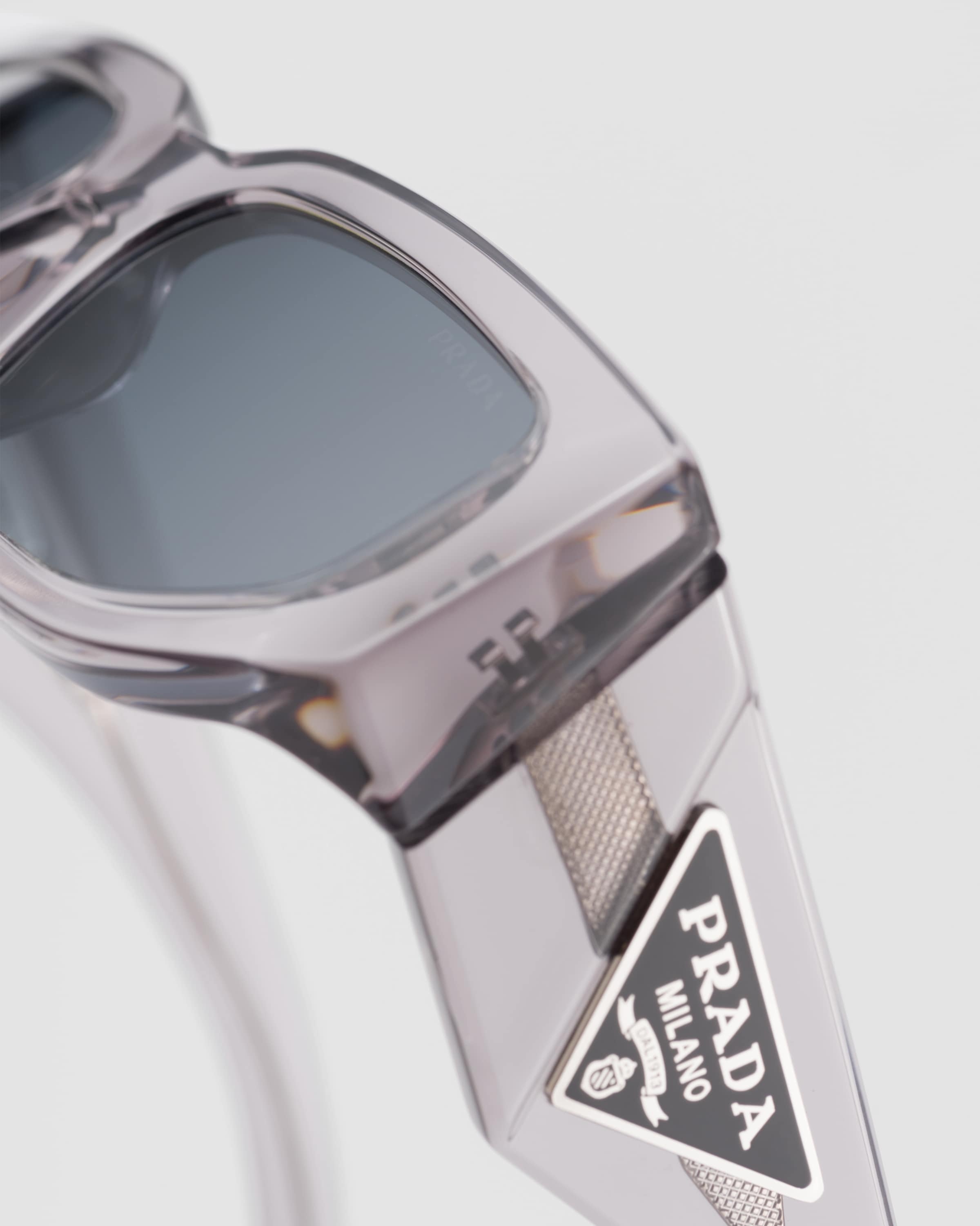 Sunglasses with triangle logo - 5