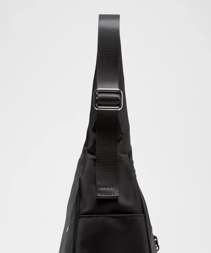 City Essentials Shoulder Bag 4L 4
