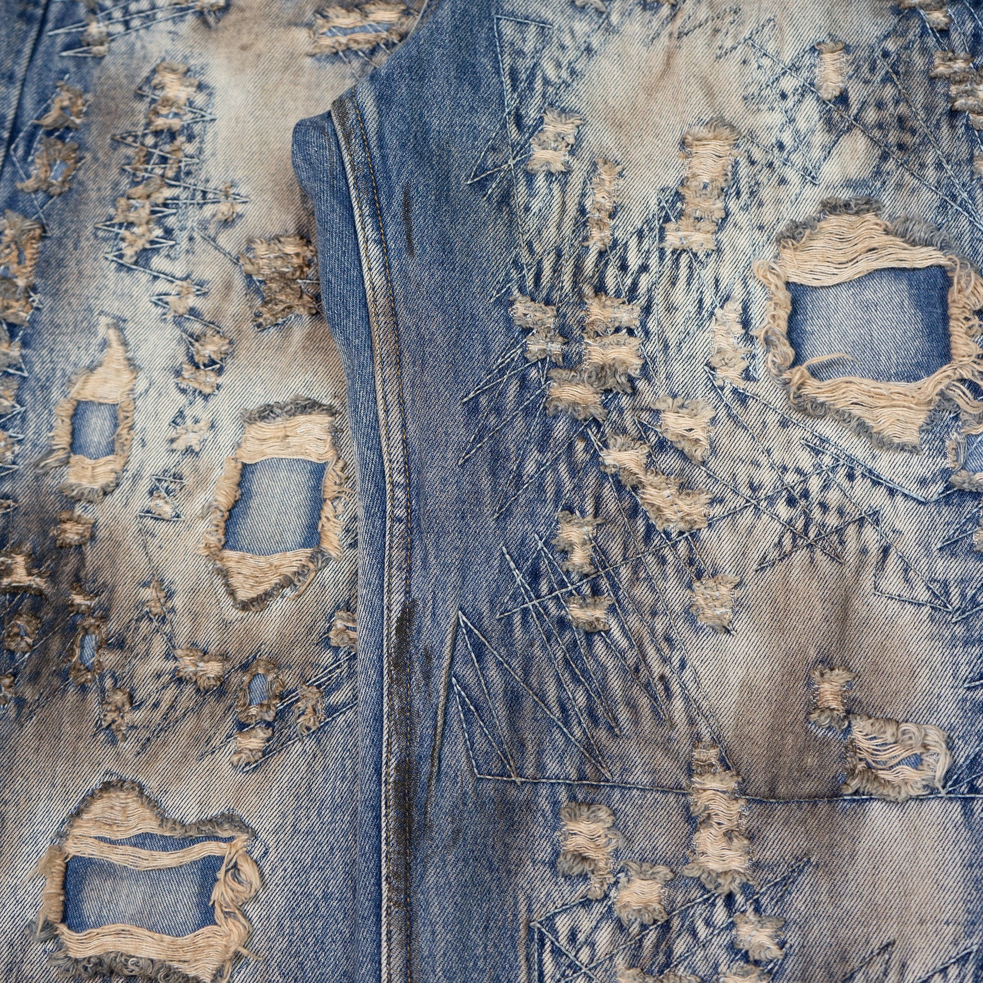 DISTRESSED DENIM JEANS - 4