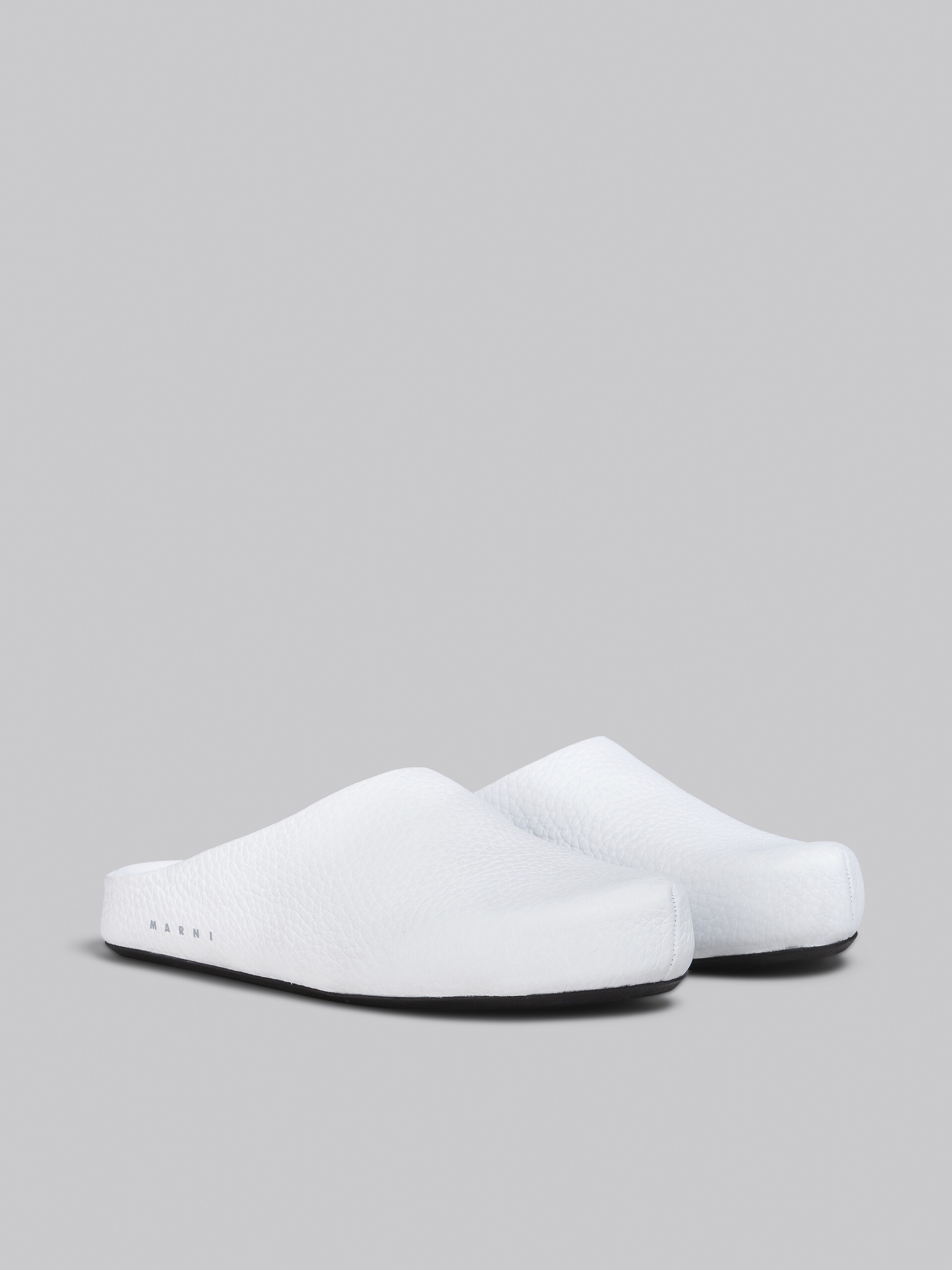 WHITE LEATHER FUSSBETT SABOT - 2