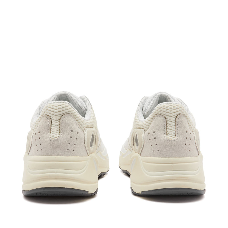 YEEZY YEEZY Boost 700 outlook
