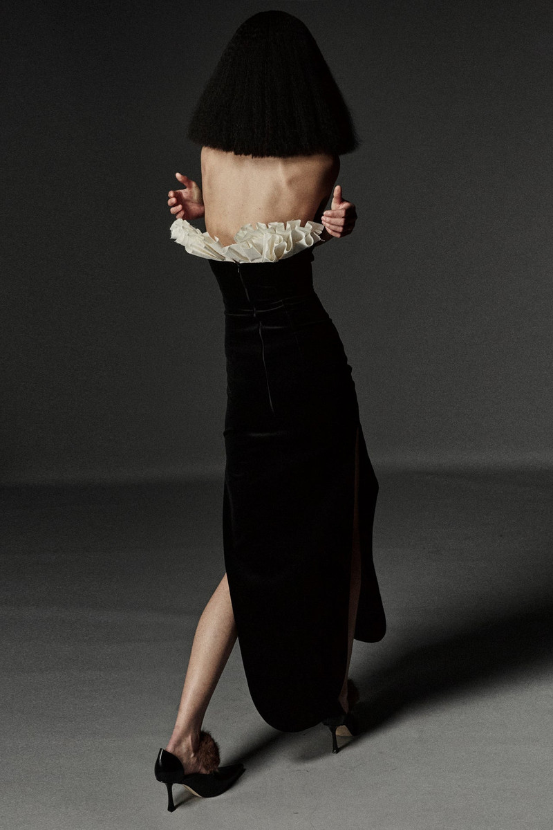 STRAPLESS DRESS WITH ROUNDED BUSTLINE AND HEM BLACK IVORY 2
