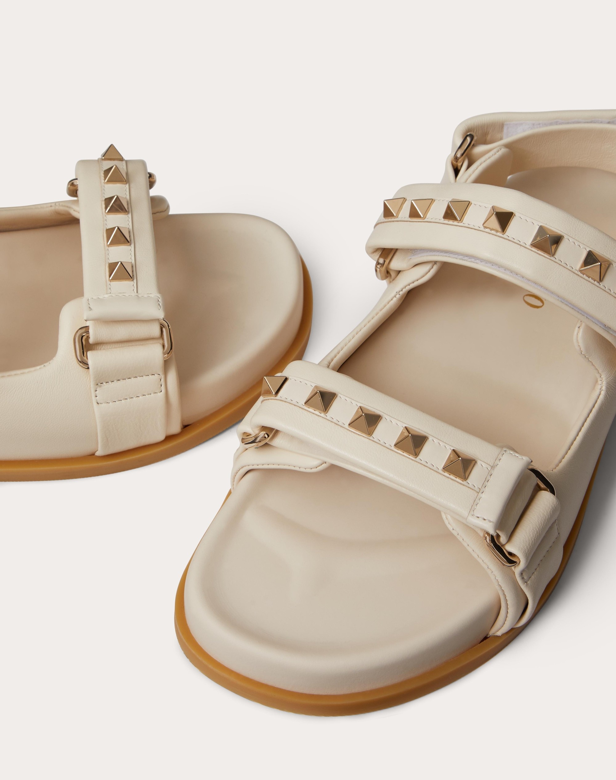 ROCKSTUD FLAT SANDAL IN NAPPA LEATHER - 5