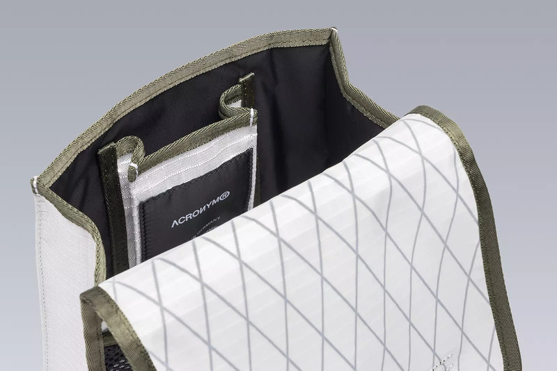 3A-2-WHT Interops Kompressionstasche 9