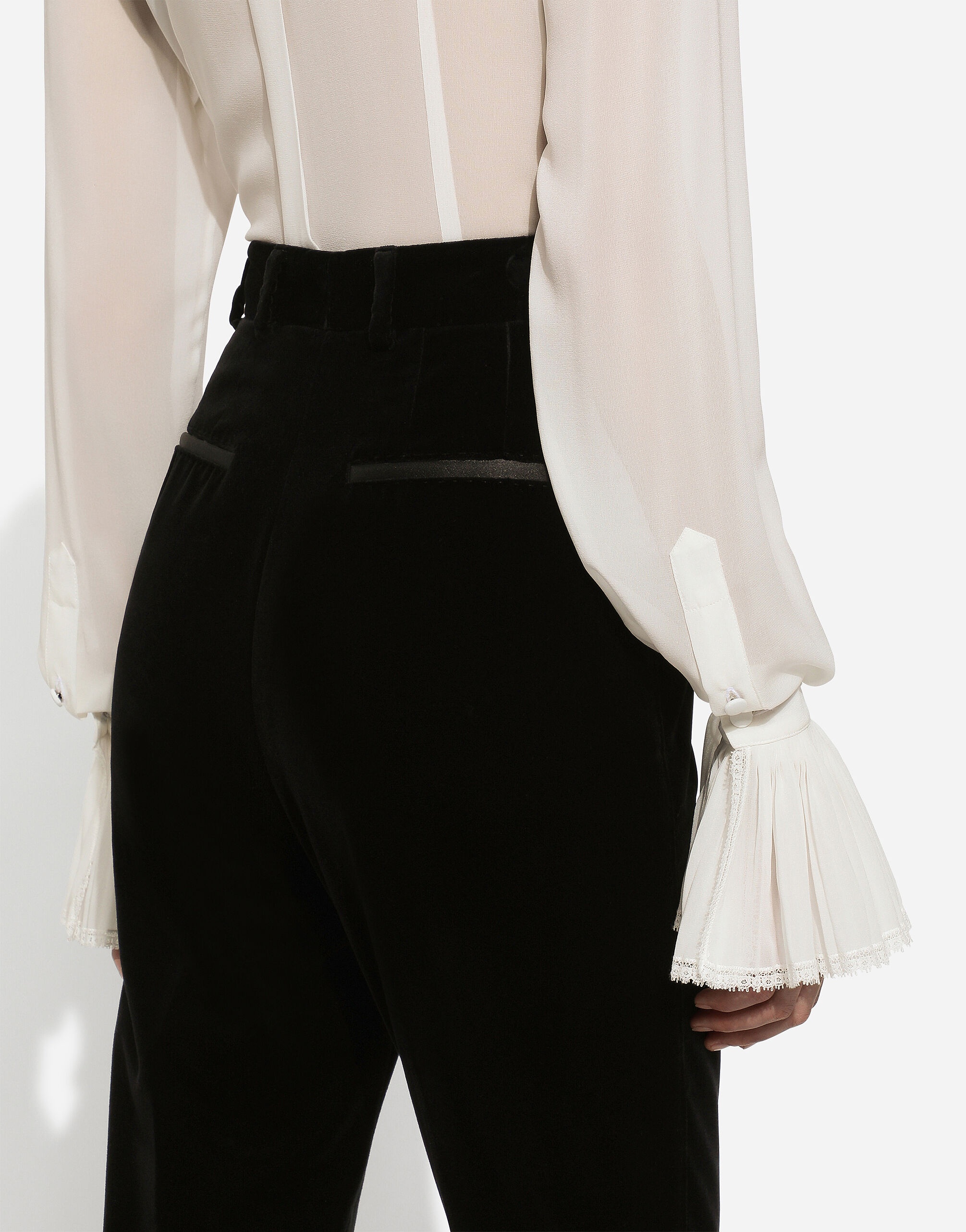 Georgette shirt with pleated cuffs and collar details - 6