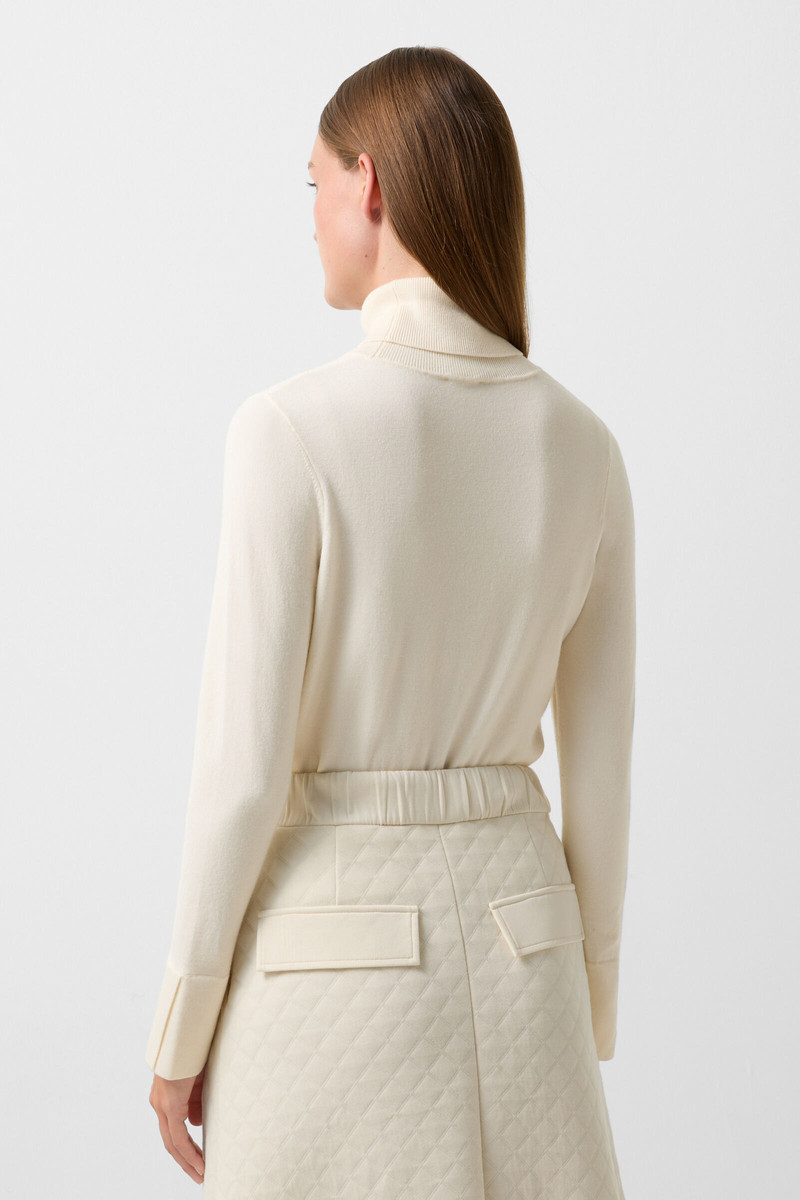 Vinny turtleneck pullover in Cream 3