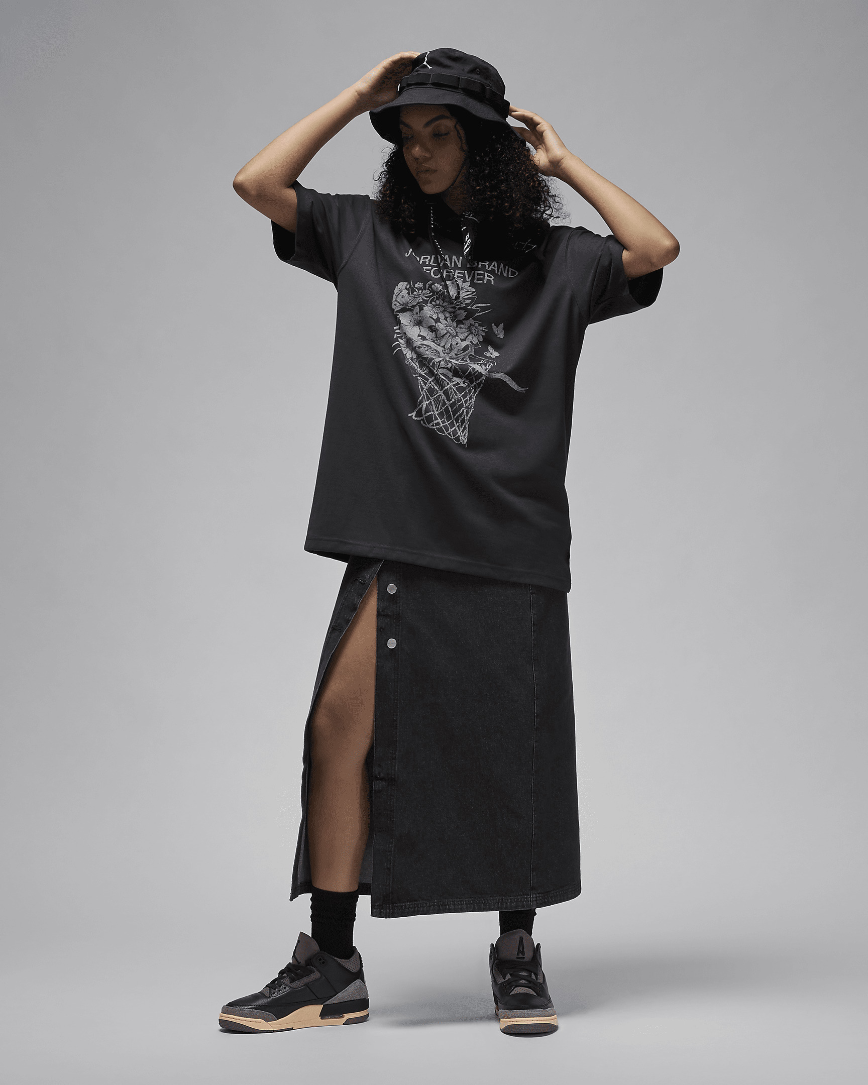 Jordan Women's Oversized Graphic T-Shirt - 6