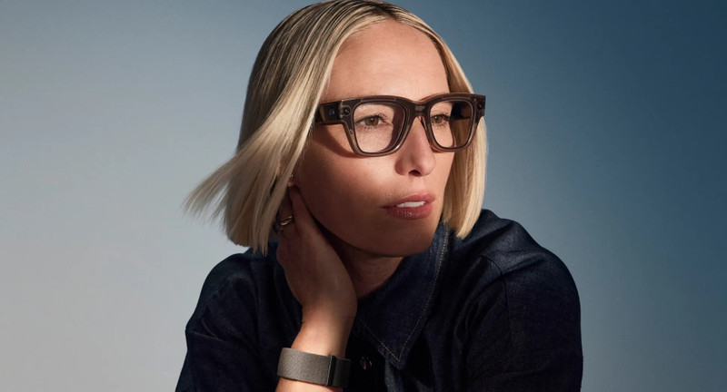 Meta Ray-Ban Display (Large, Shiny Sand, Transitions) 5