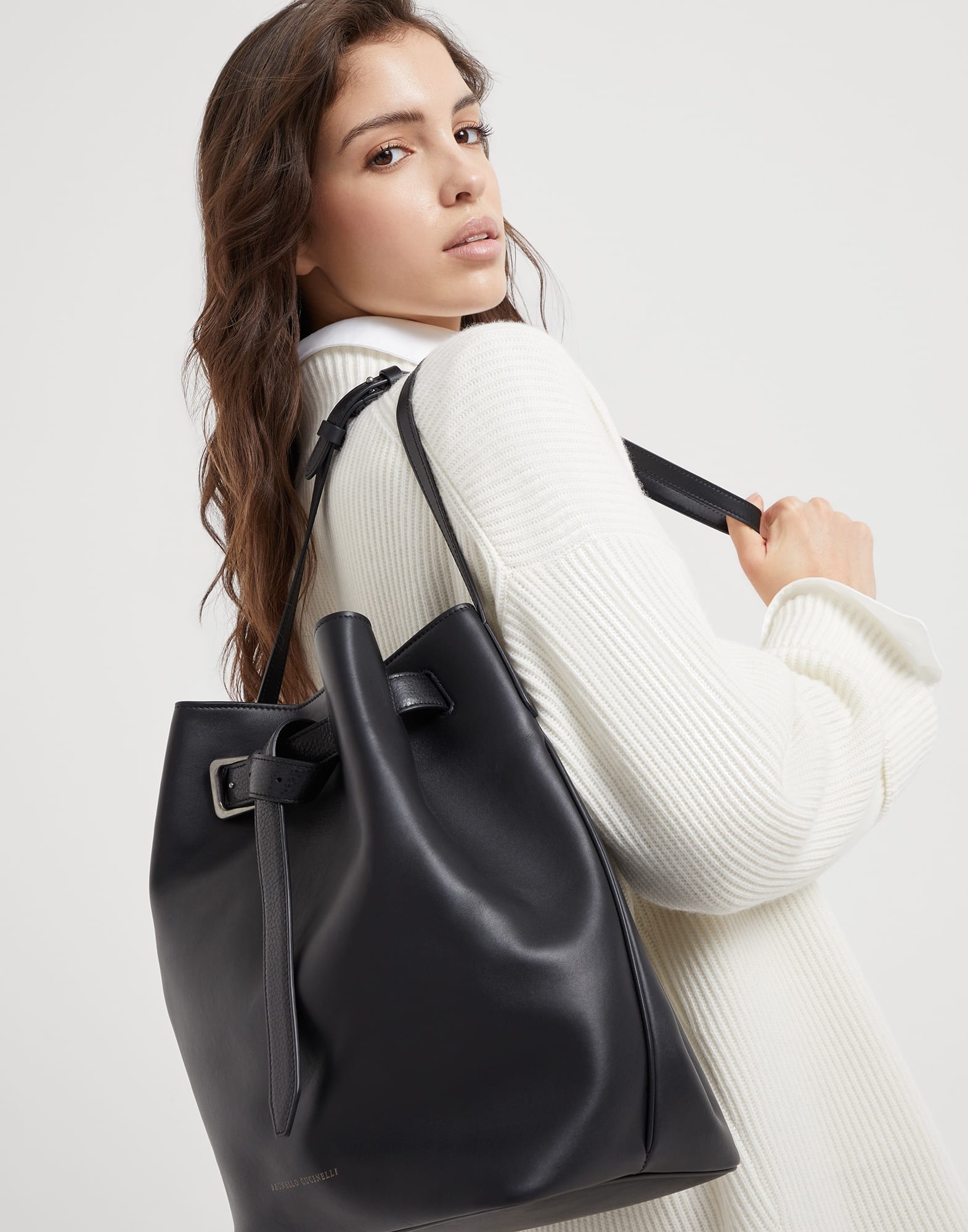 Sartorial large bucket bag in calfskin - 4