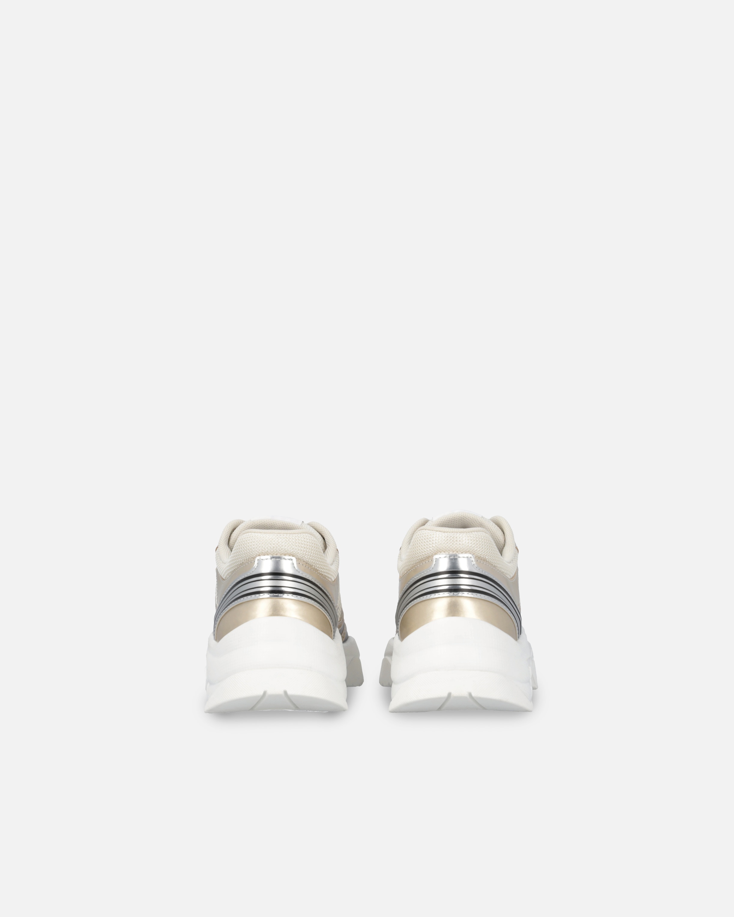 SNEAKERS WITH METALLIC DETAILS - 7