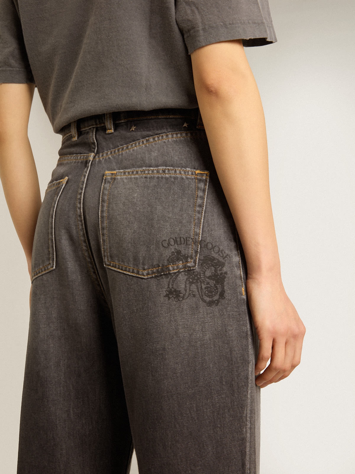 Women’s black jeans with printed pocket - 6
