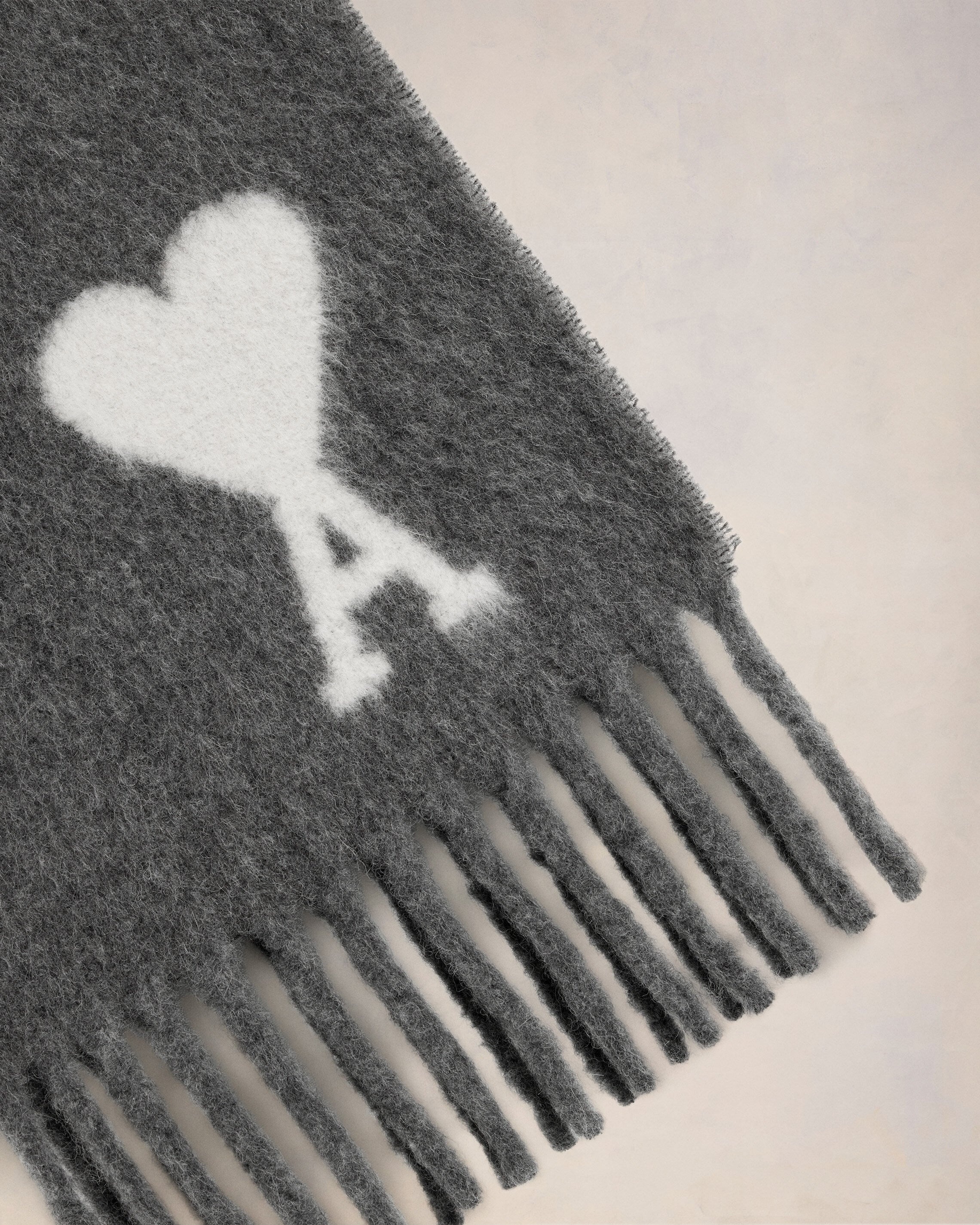 【関税&送料込】Ami De Coeur Scarf AMI Paris AMI DE COEUR ECRU SCARF Grey | BSTN Store