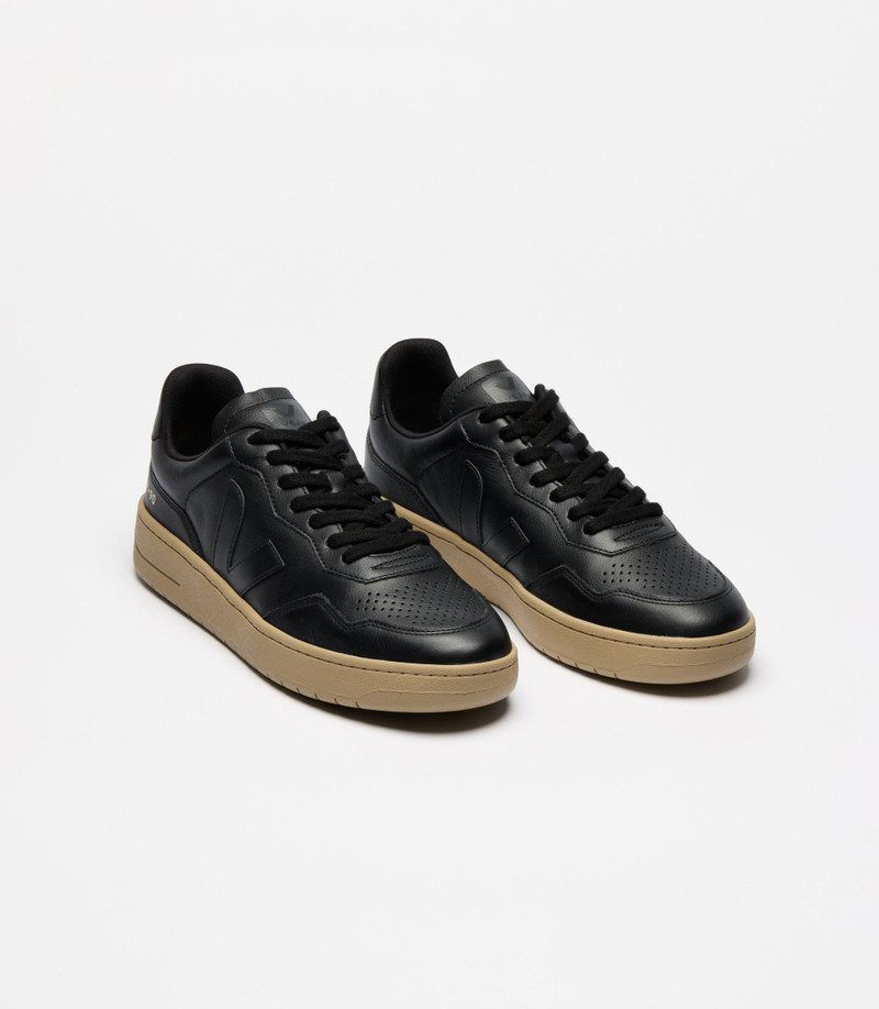 VEJA V-90 LEATHER BLACK DUNE outlook