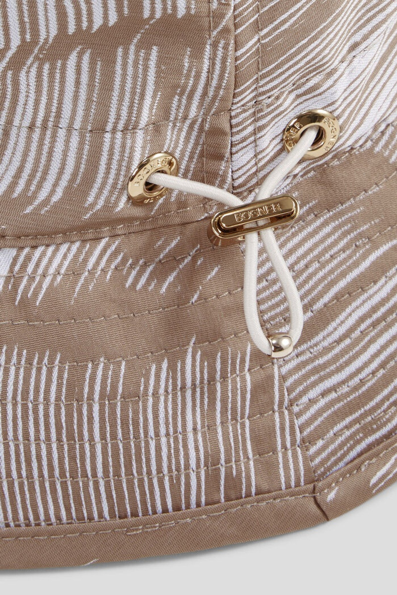 Parli Bucket hat in Brown/Off-white 4