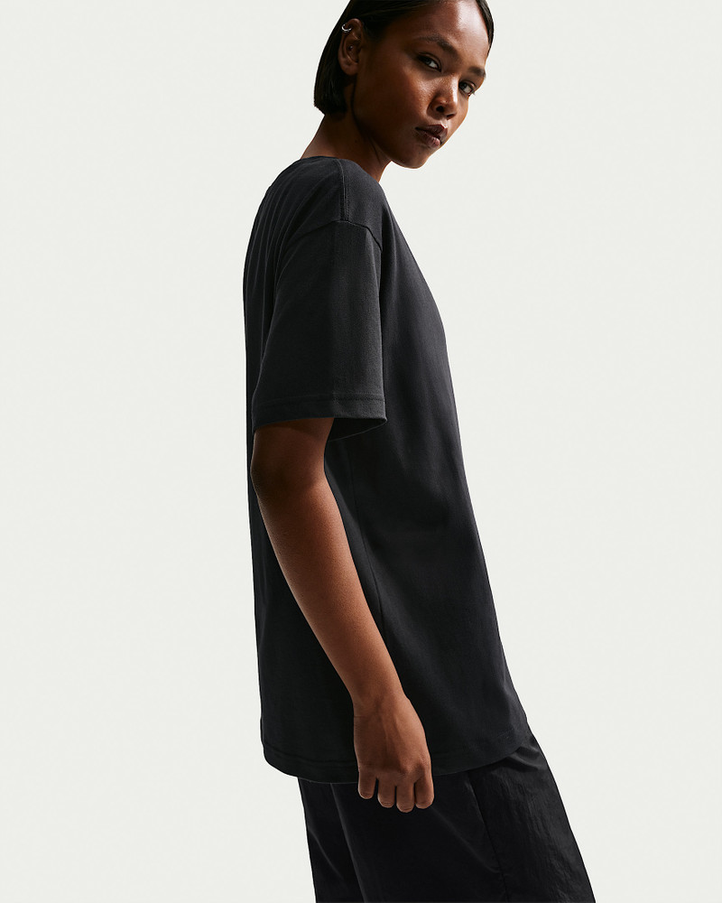 Nike Nike Sportswear Women's Oversized Short-Sleeve T-Shirt outlook