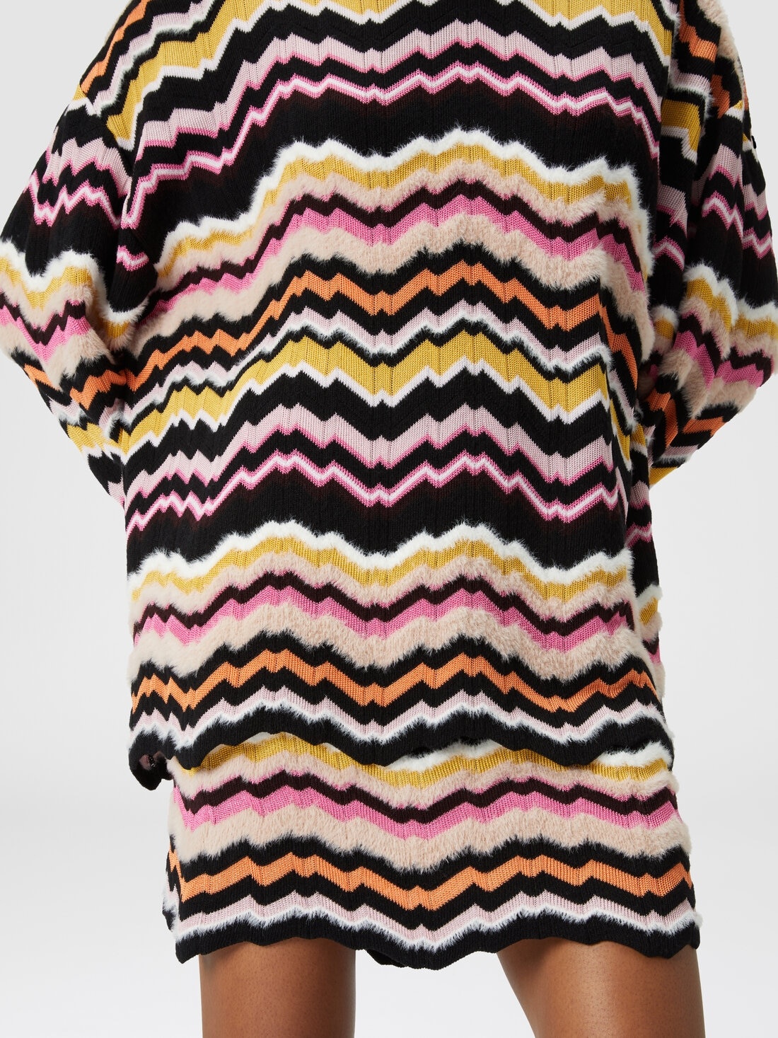 Mini skirt with zigzag Greek motif - 5