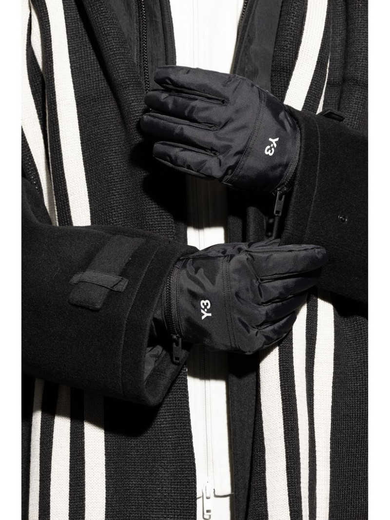 pocket-detailing gloves 4