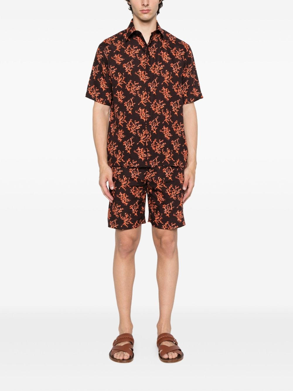 coral-print linen shorts - 2