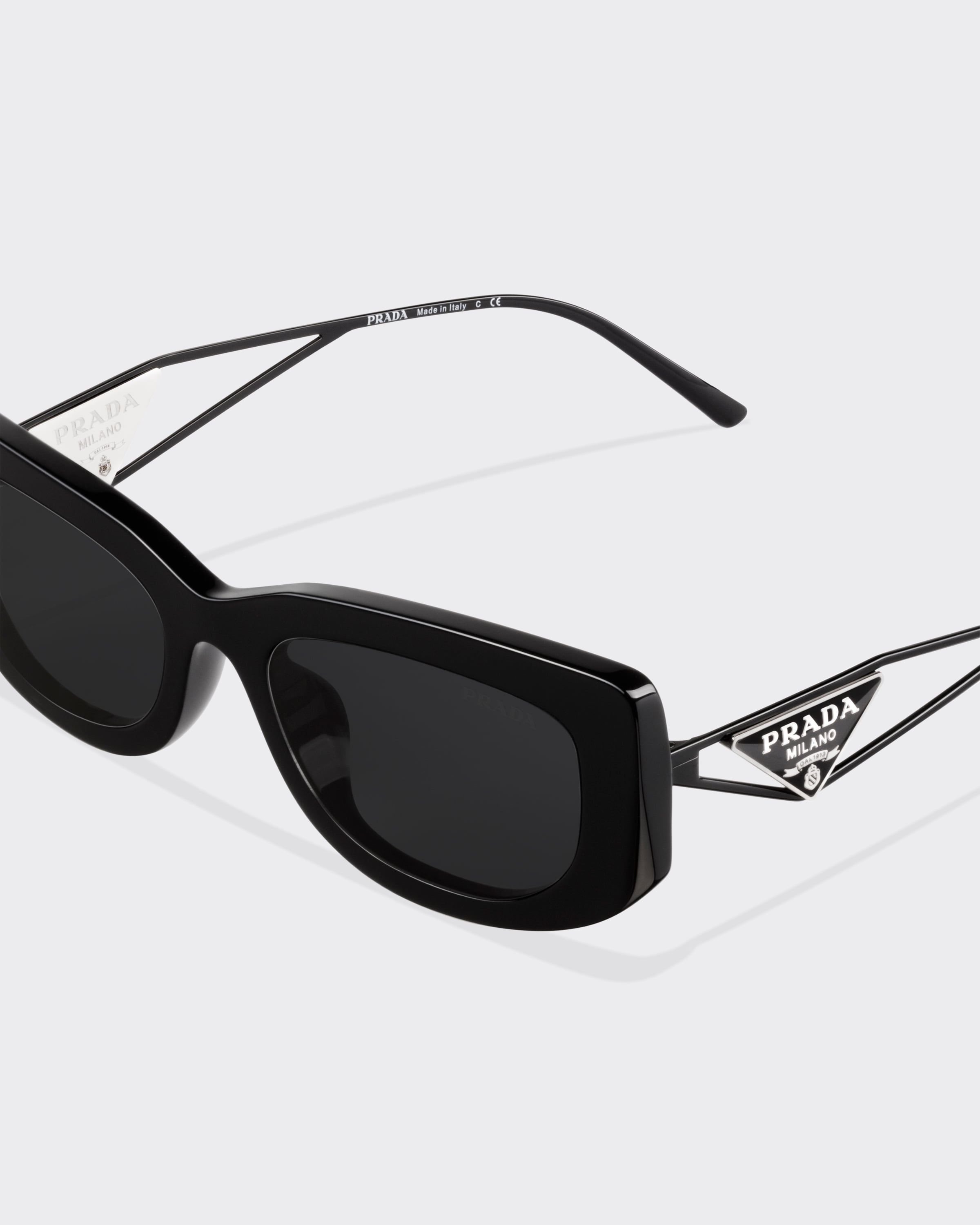 【日本入手困難】Sunglasses with Prada triangle logo Prada Sunglasses with triangle logo Hands-on - YouTube