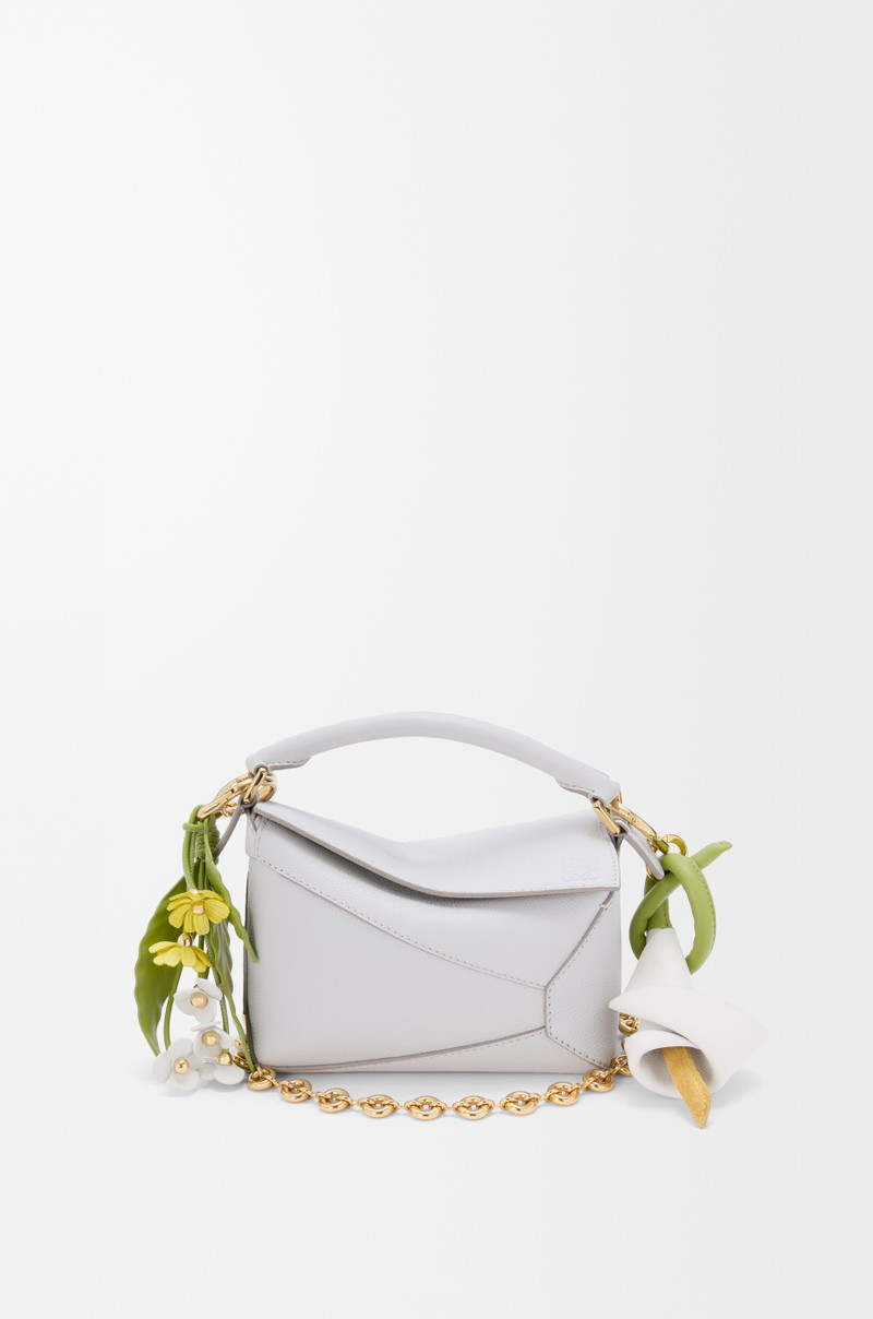 Chamomille flower charm in classic calfskin 3