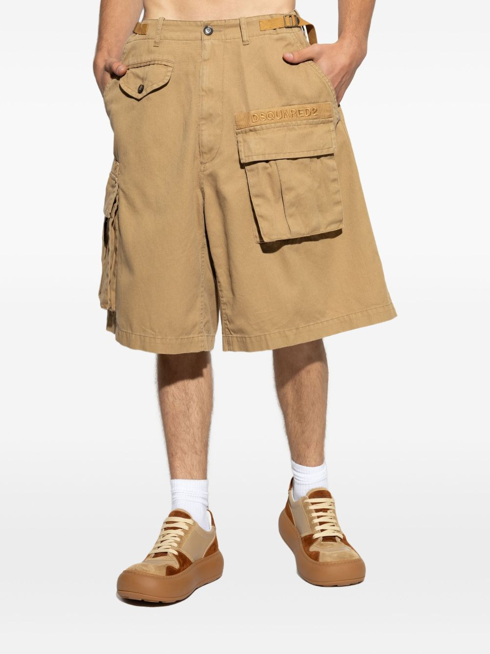 cargo-pocket logo-plaque shorts - 3