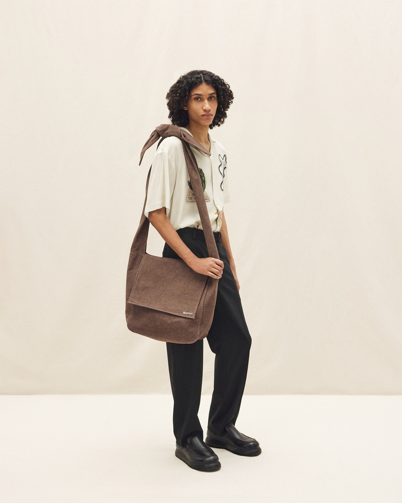 JACQUEMUS Le Carpintero outlook