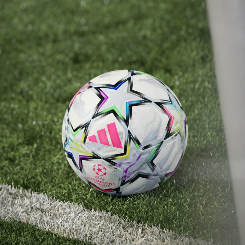UEFA Champions League 26/27 Pro Ball 4