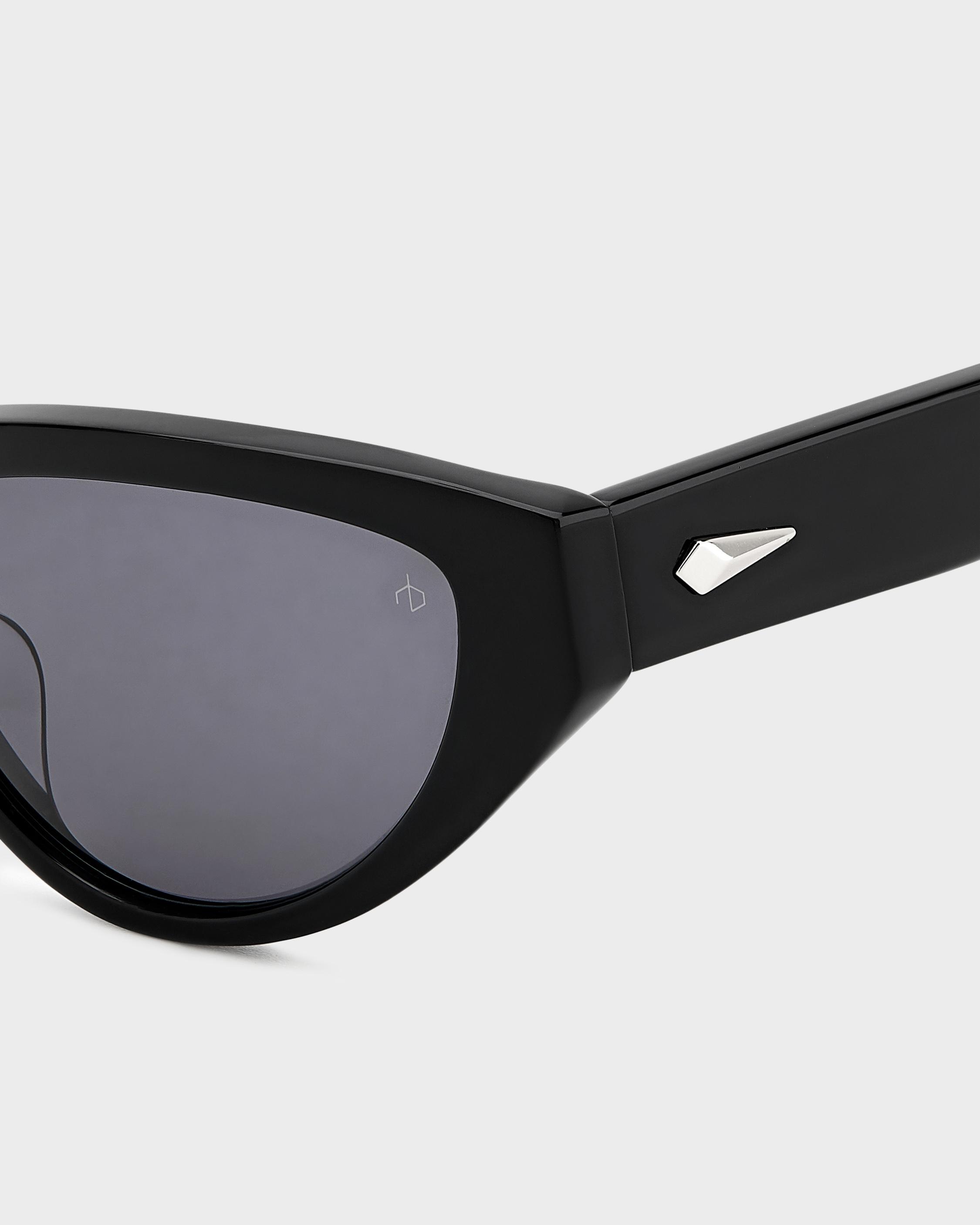 Ola
Butterfly Sunglasses - 3