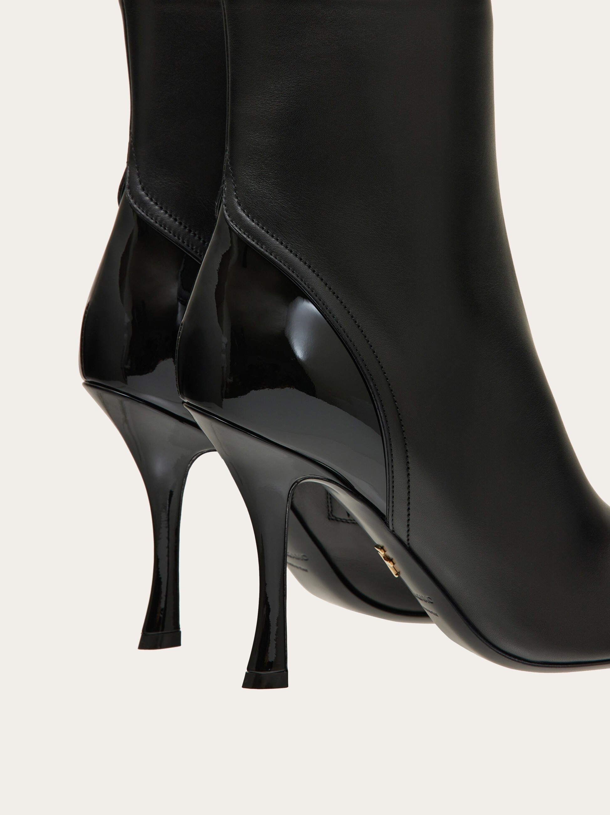 Ankle boot with inlays - 2