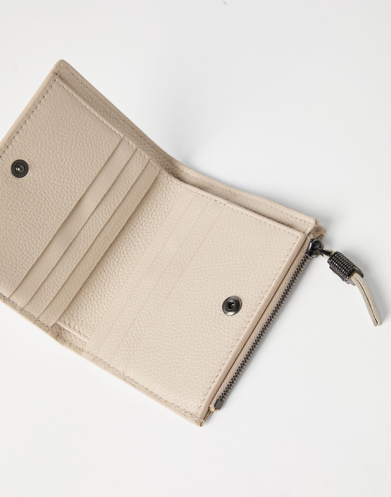 Grained leather compact wallet with shiny zipper pull 3