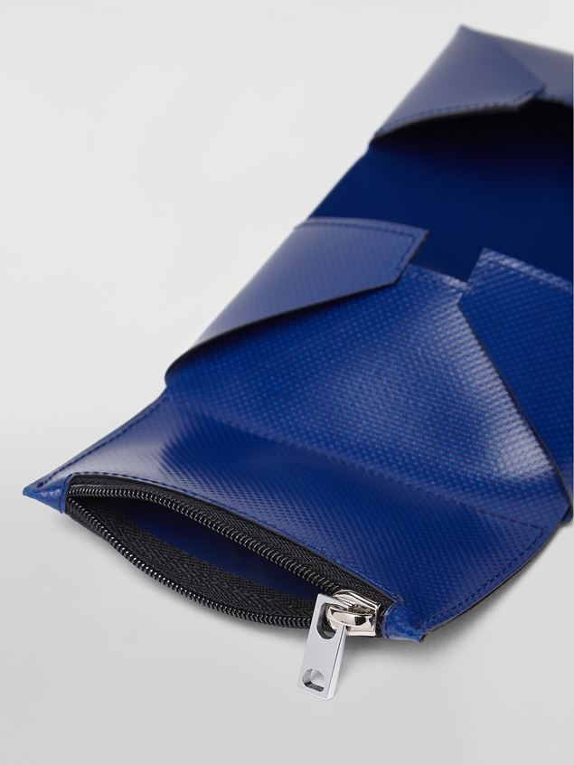 PVC WALLET WITH BLUE ORIGAMI CONSTRUCTION - 2