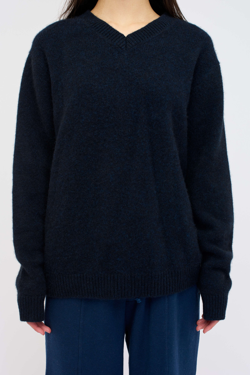 WOMEN'S MONTEREY V-NECK 4