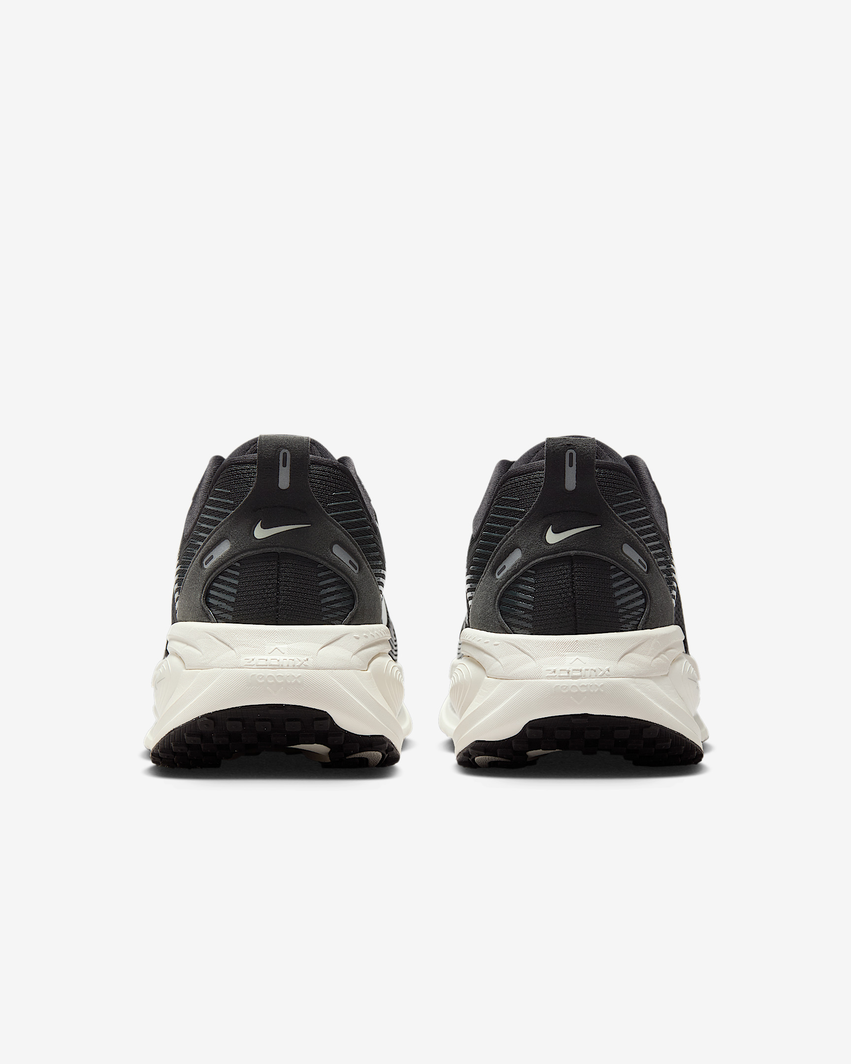 Nike Vomero 18 Men's Road Running Shoes (Wide) - 6