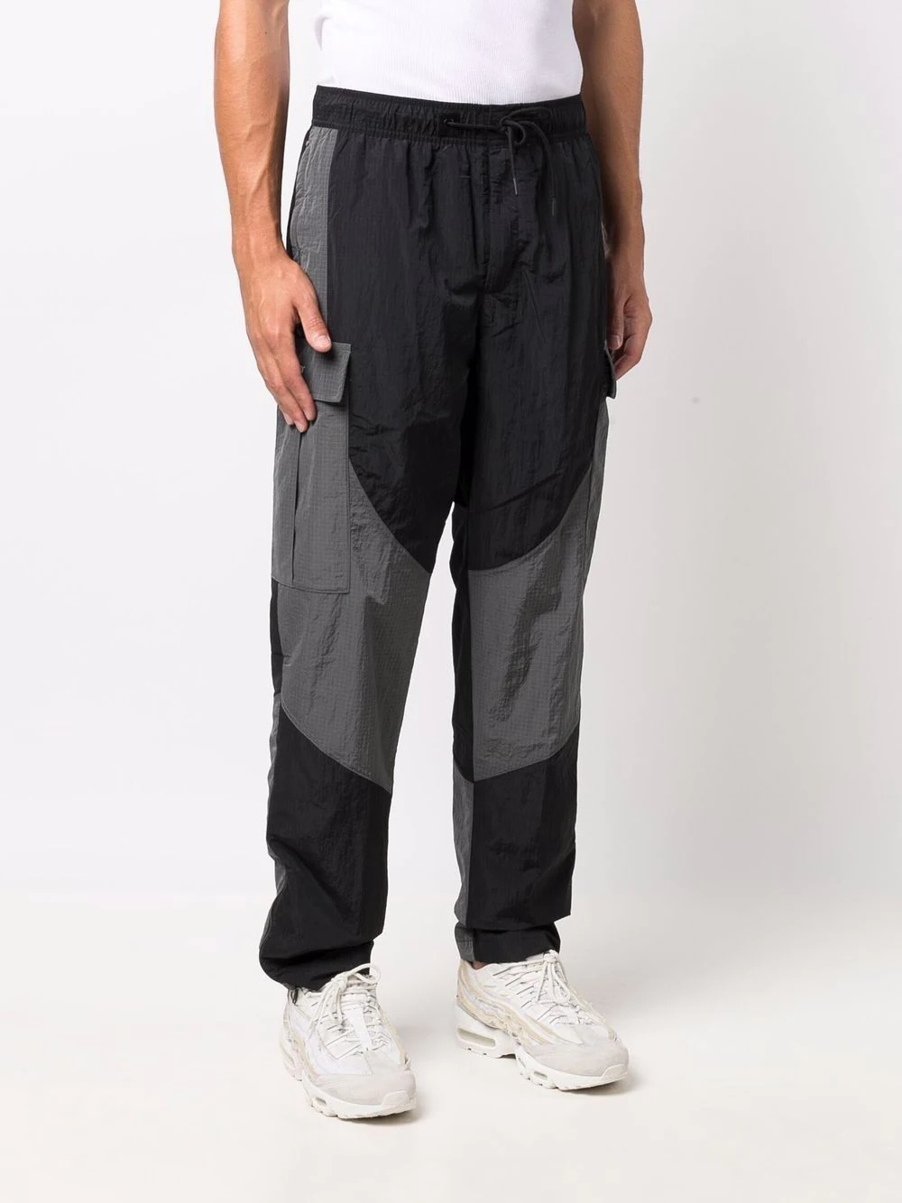 23 Engineered colourblock cargo trousers - 3