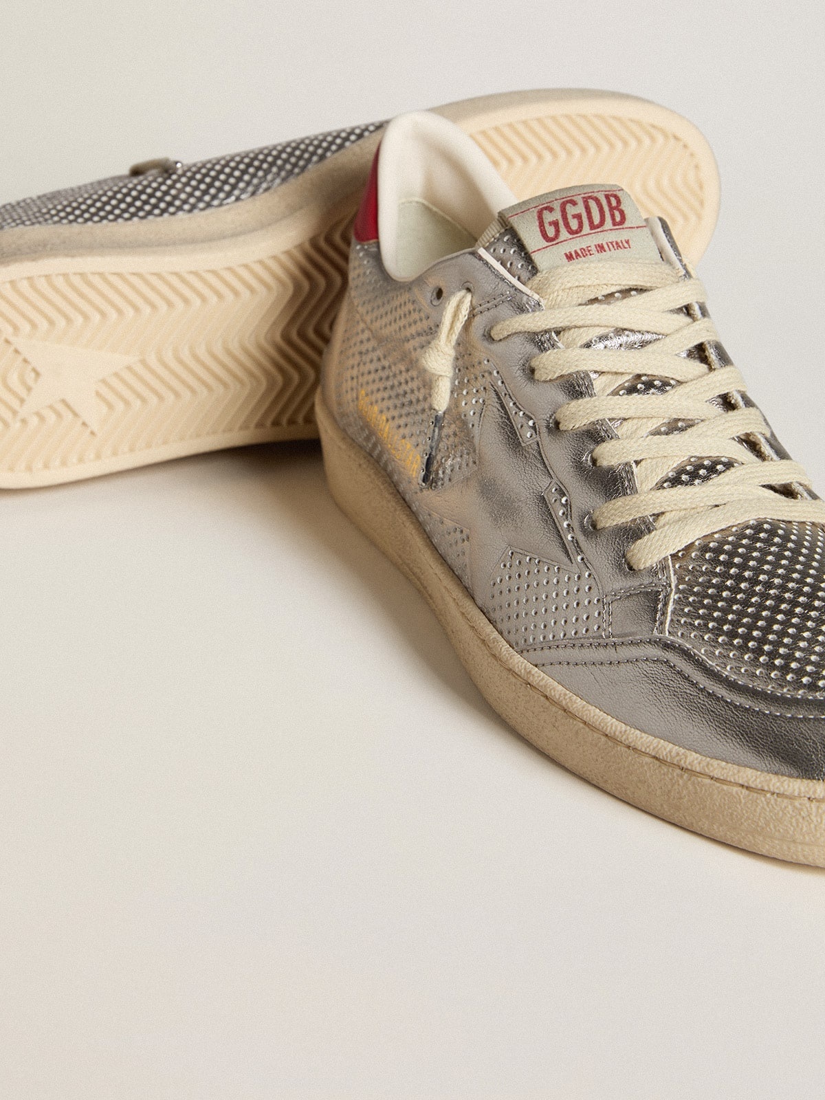 Bio-based Ball Star in metallic silver with silver star and red heel tab - 4