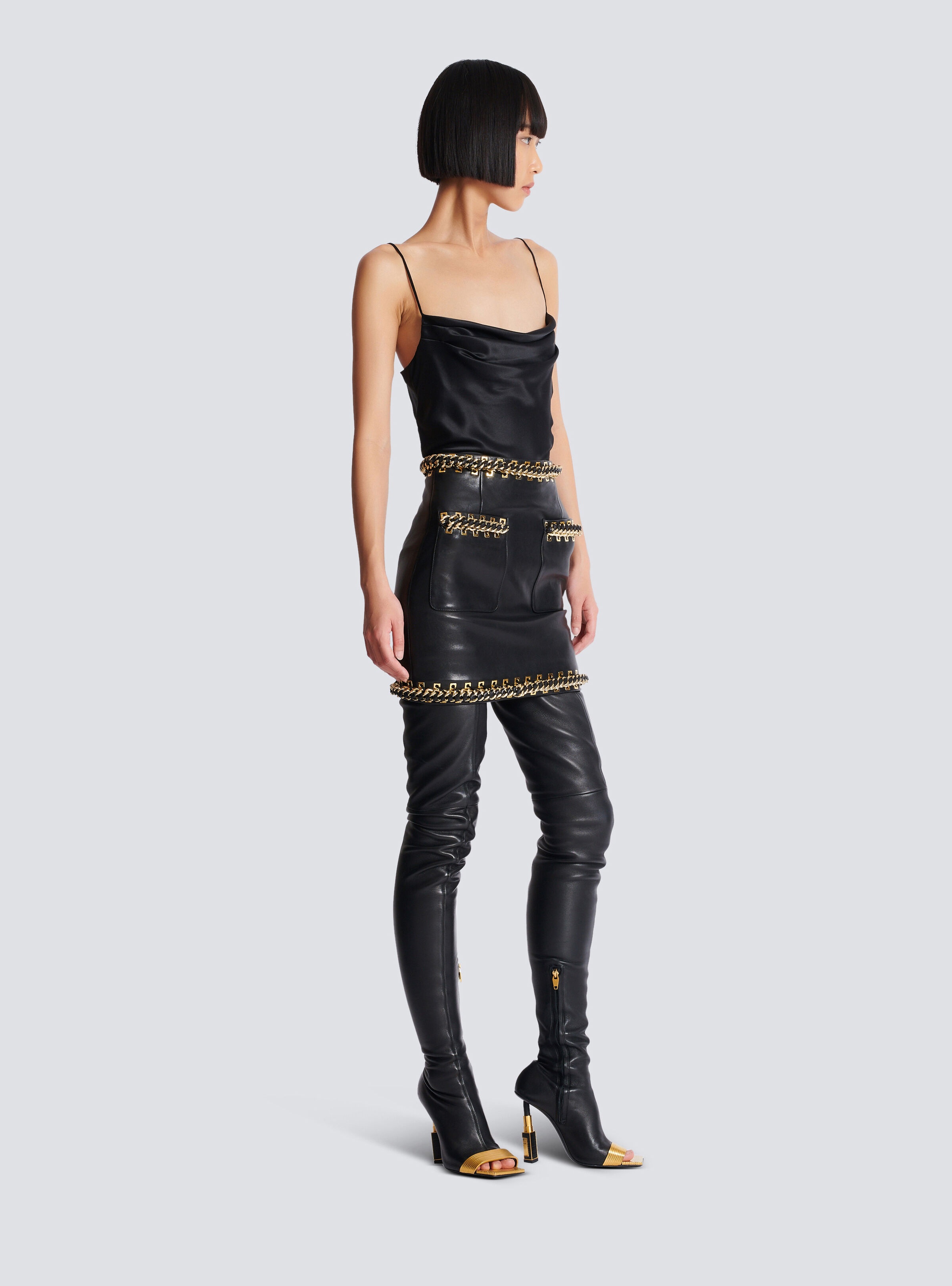 Short lambskin skirt with chains - 3